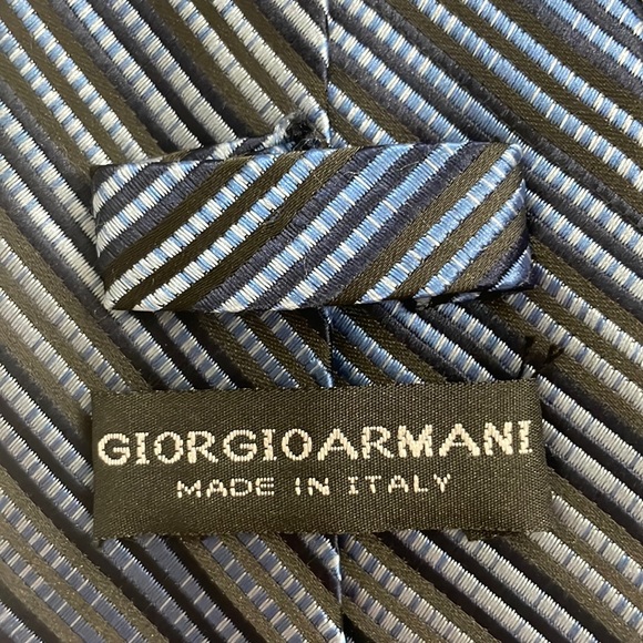 Giorgio Armani 100% Silk ‘Made in Italy’ Tie - Picture 5 of 7